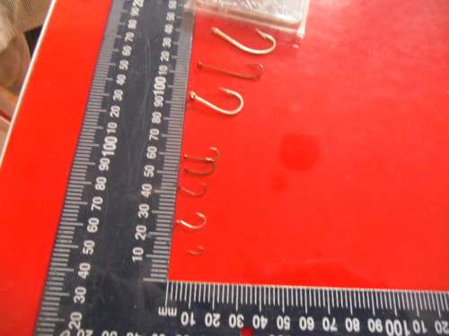 APPROXIMATELY 1500 SMALL MUSTAD AND TRIDENT FISHING HOOKS (NEVER BEEN USED)